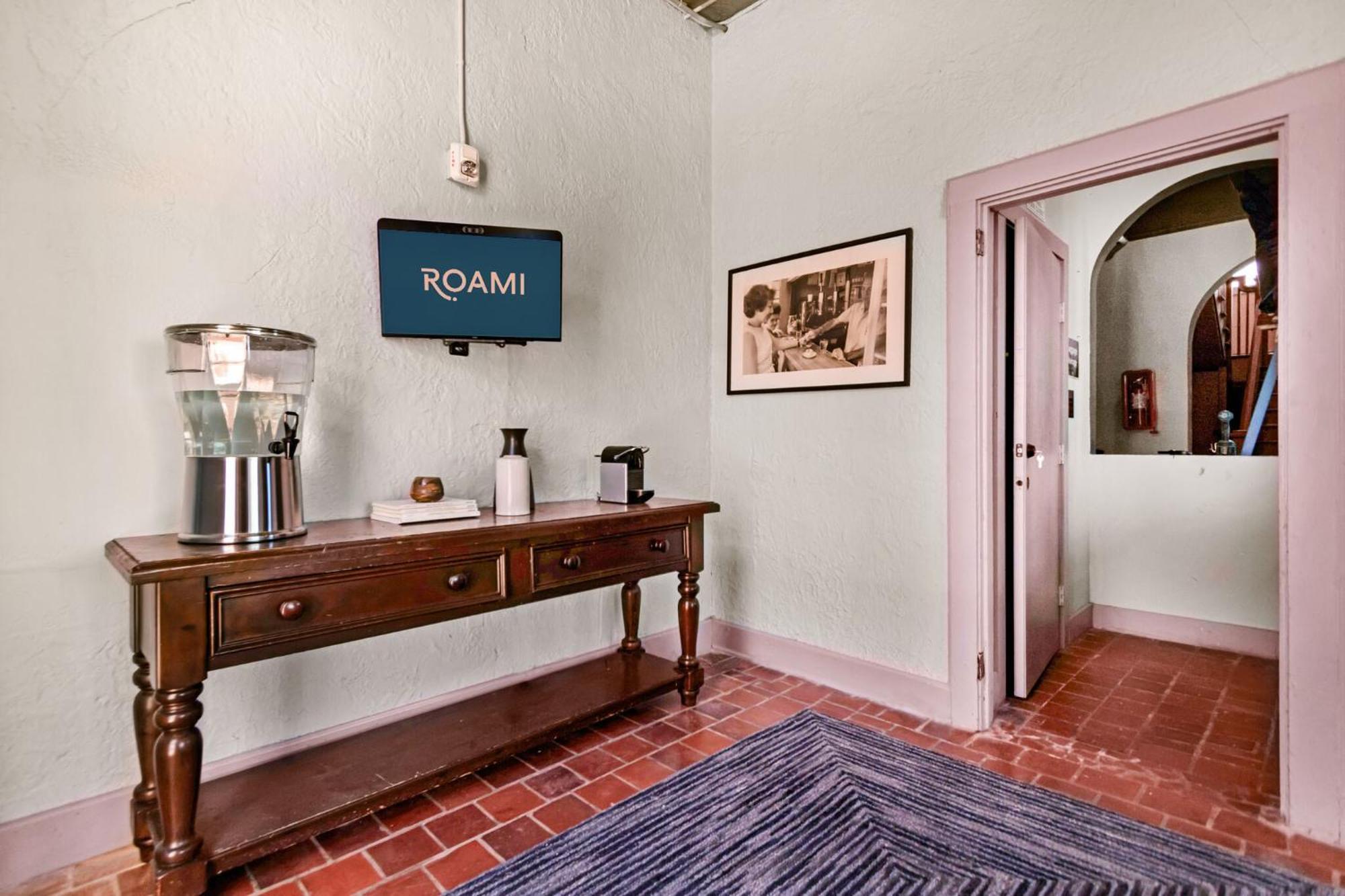 Roami At Tower Hotel - Calle Ocho Miami Exteriör bild