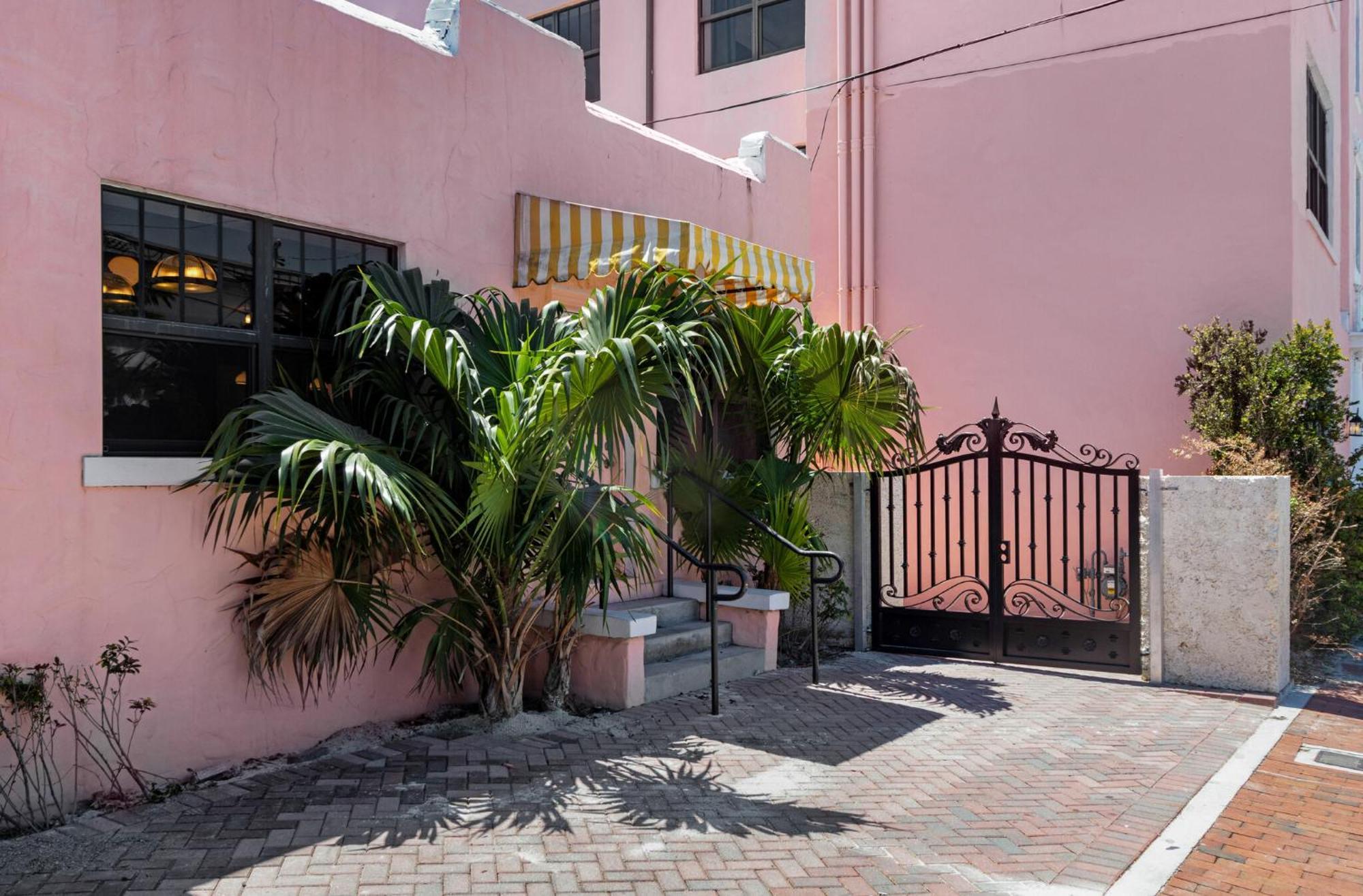 Roami At Tower Hotel - Calle Ocho Miami Exteriör bild